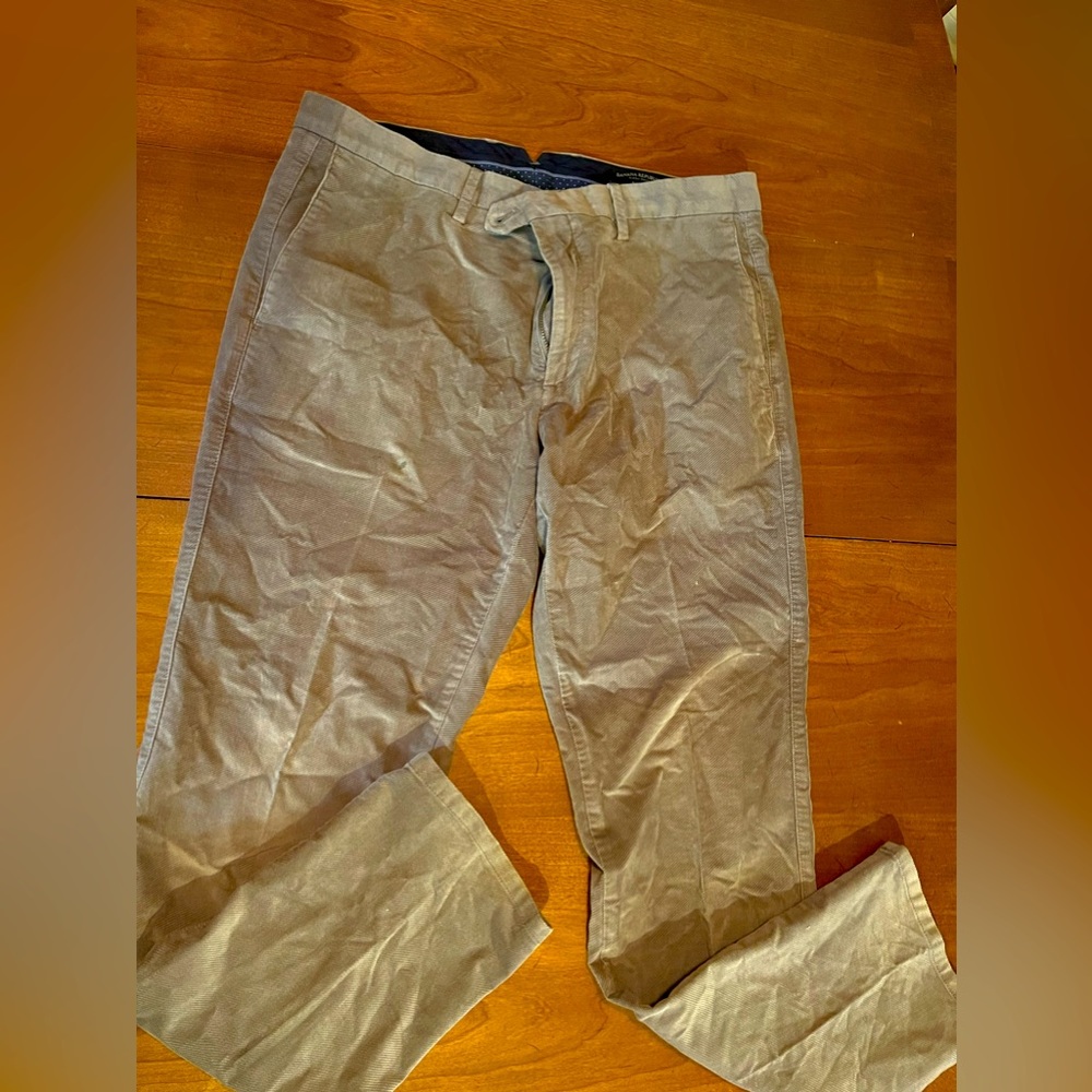 Men’s size 43x32 banana Republic ‘Aiden Pant’ in center/corduroy feel.